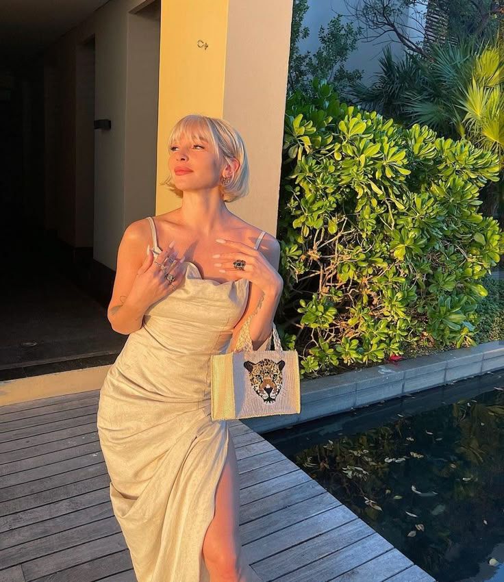 Дрочит грудью